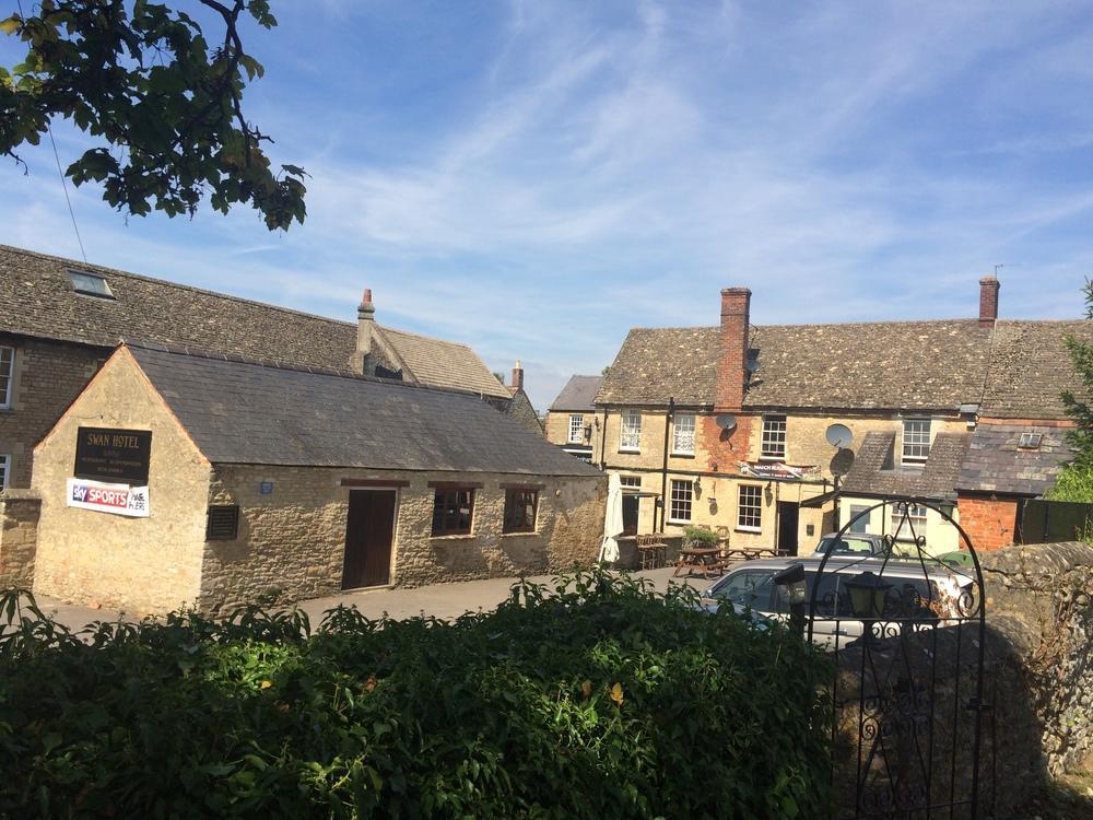 The Swan Hotel Eynsham Bagian luar foto